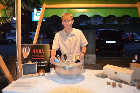 Večer vina, penine in glasbe